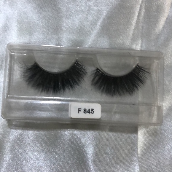 Eye lashes - Picture 6 of 10